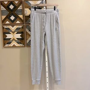 ALO Yoga Muse Sweatpant Joggers in Athletic Heather Grey Medium